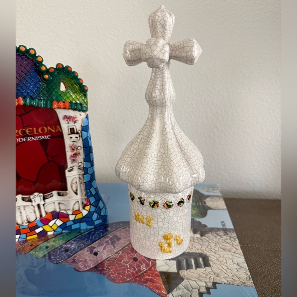Like New Stunning Ceramic Gaudi Souvenir - Picture 3 of 5